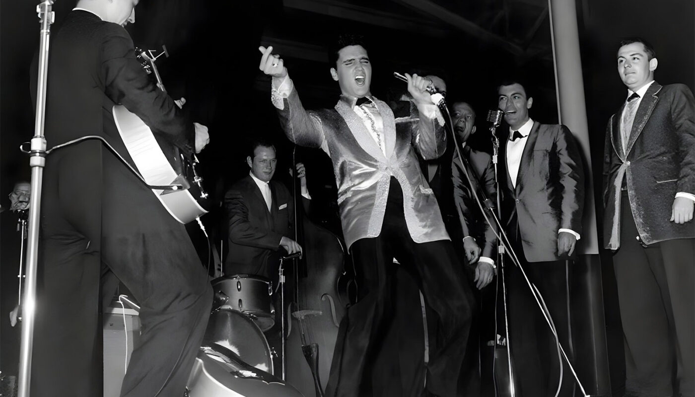 Elvis Presley beim U.S.S. Arizona Benefiz Konzert