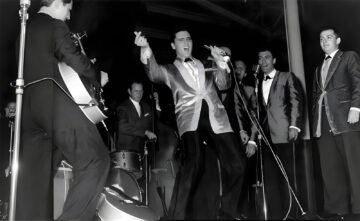 Elvis Presley beim U.S.S. Arizona Benefiz Konzert