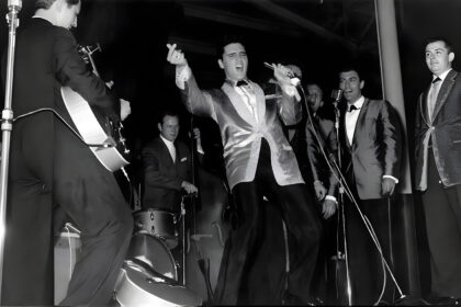 Elvis Presley beim U.S.S. Arizona Benefiz Konzert