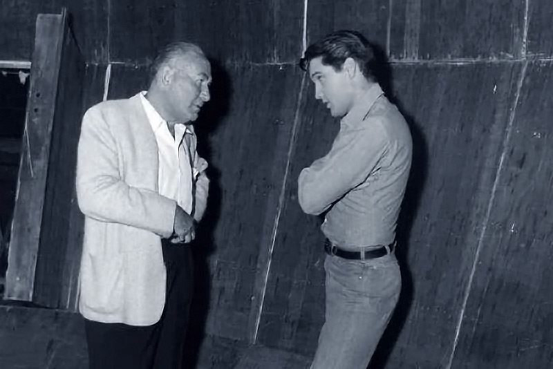 Hal B. Wallis und Elvis Presley am Set von Roustabout 1964
