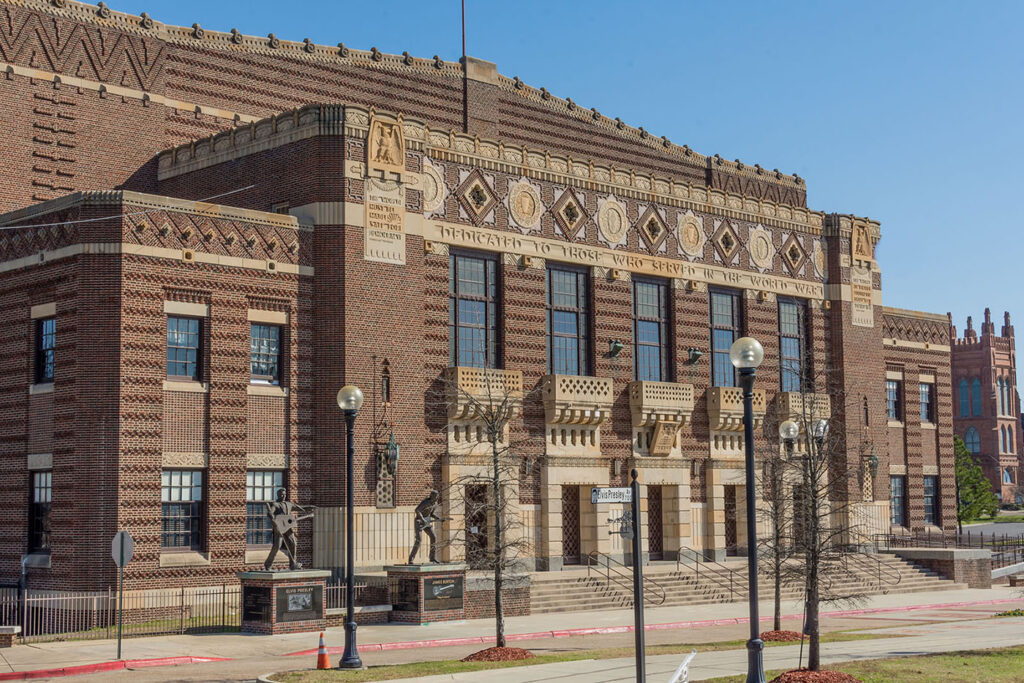Frontansicht des Municipal-Auditoriums in Shreveport in typischer Art Deco-Architektur