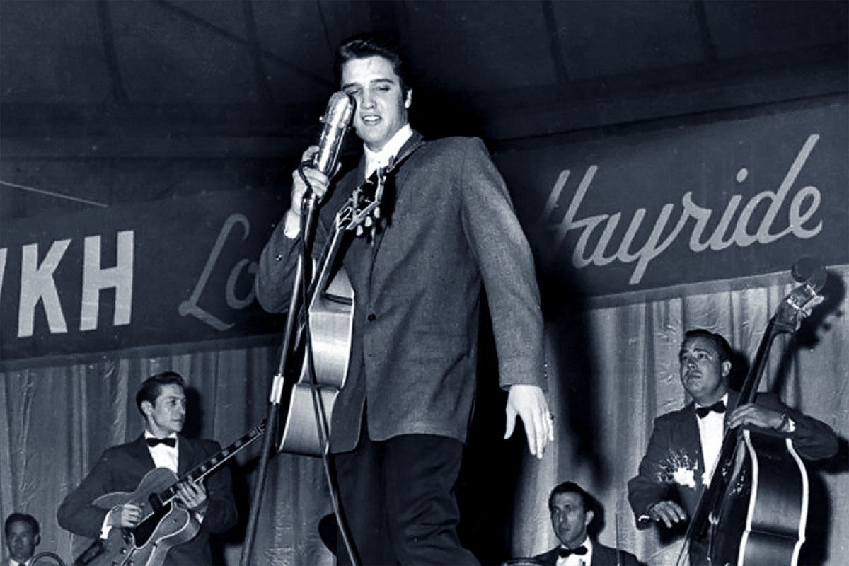 Elvis auf der Bühne der Louisiana Hayride im Municipal Auditorium, Shreveport
