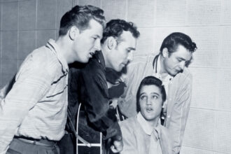 Das legendäre Million Dollar Quartet: v.l.n.r. Jerry Lee Lewis, Carl Perkins, Elvis Presley und Johnny Cash