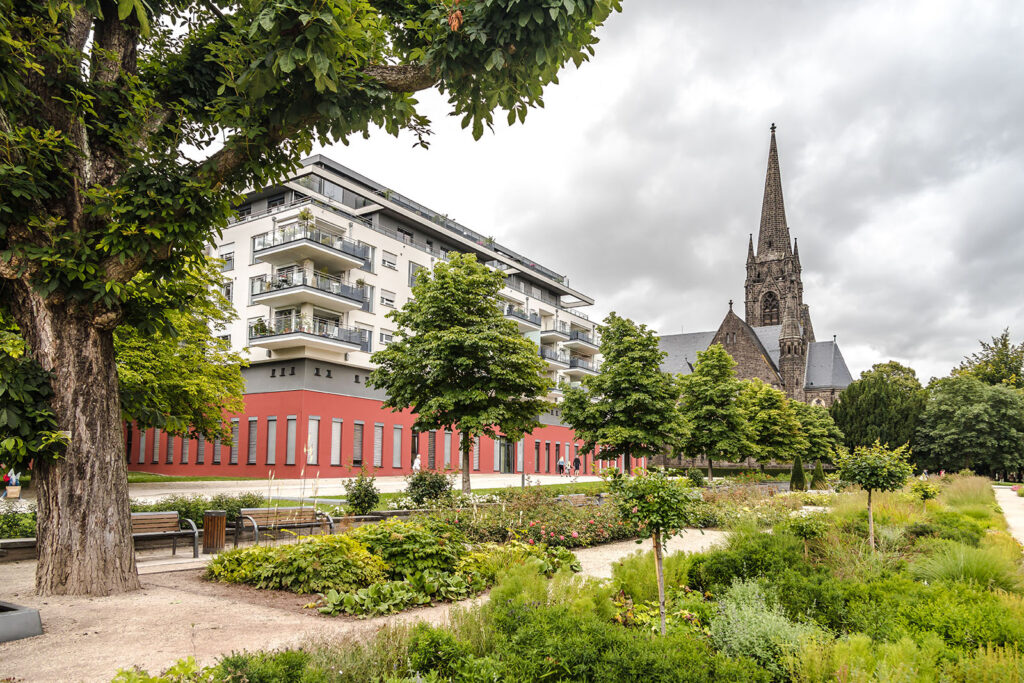 Rosengarten und Dankeskirche in Bad Nauheim