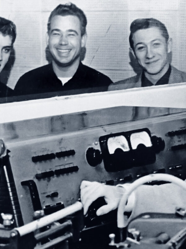 Elvis, Bill Black, Scooty Moore und Sam Phillips im Sun Studio