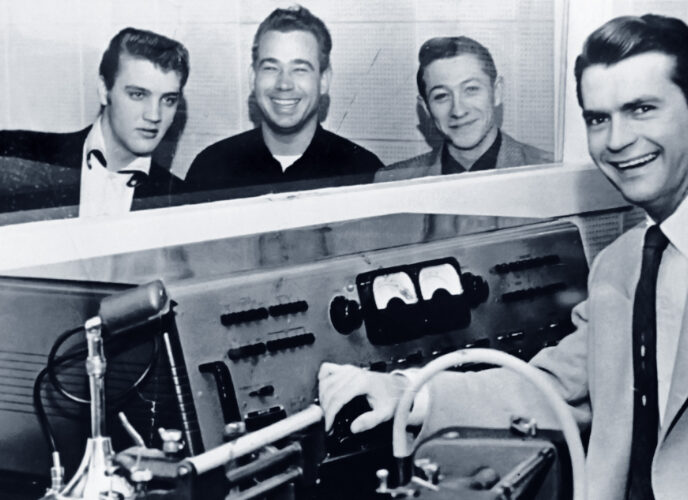 Elvis, Bill Black, Scooty Moore und Sam Phillips im Sun Studio