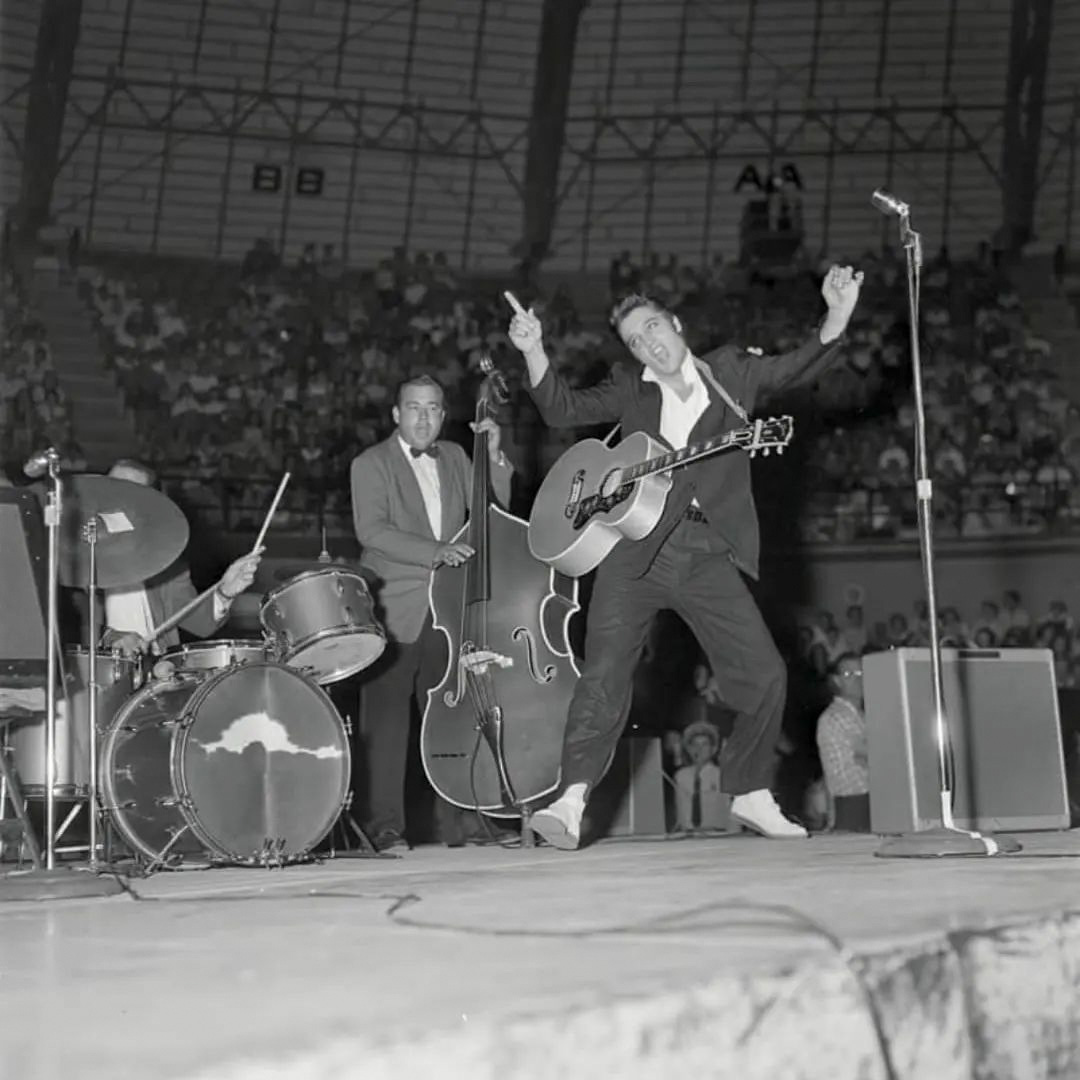 14. Oktober 1956, Bexar County Coliseum, San Antonio, Texas (mit Bassist Bill Black)