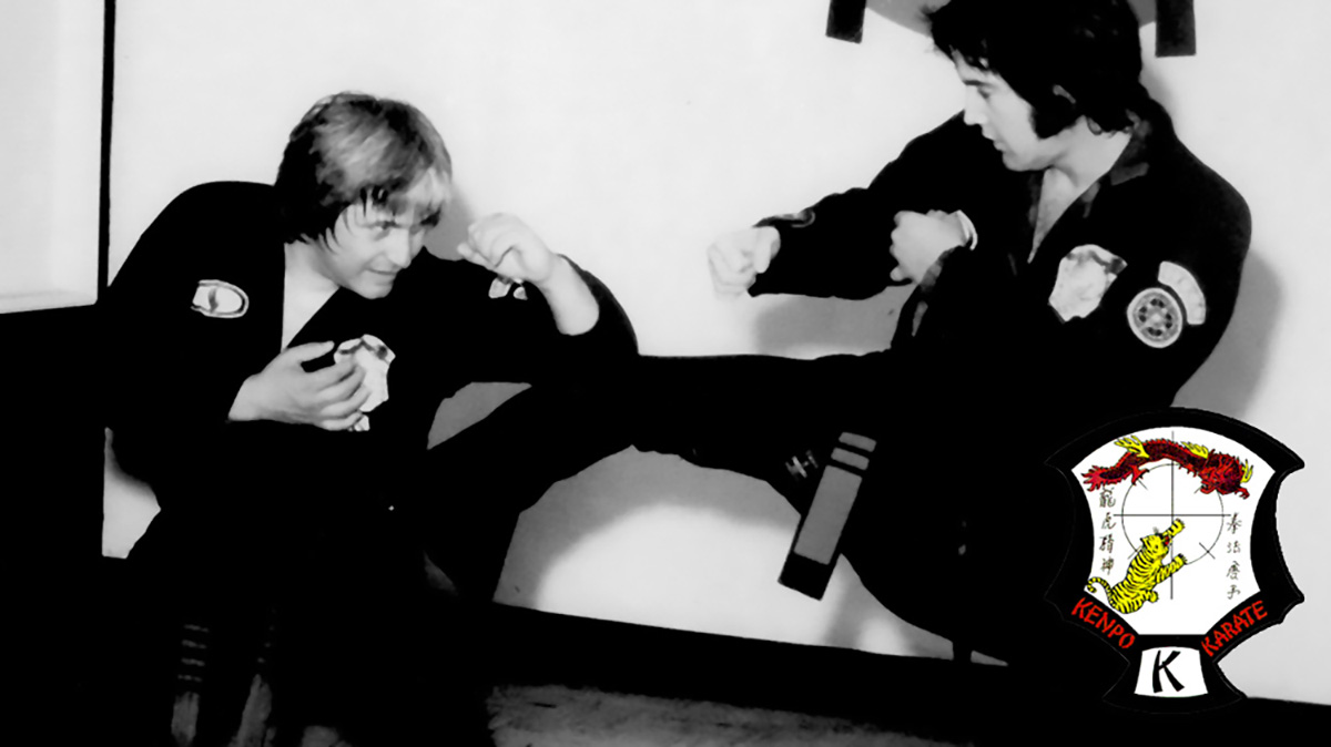Elvis trainiert mit Ed Parker Kenpo Karate