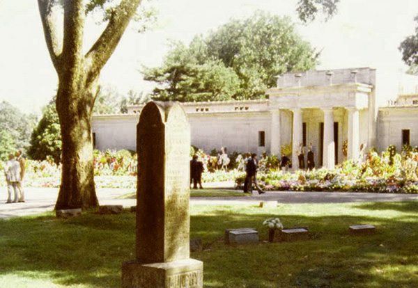 Elvis Presley Beerdigung auf dem Forest Hill Friedhof am 18. August 1977