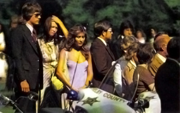 Ex-Freundin Linda Thompson trauert um Elvis am 18. August 1977