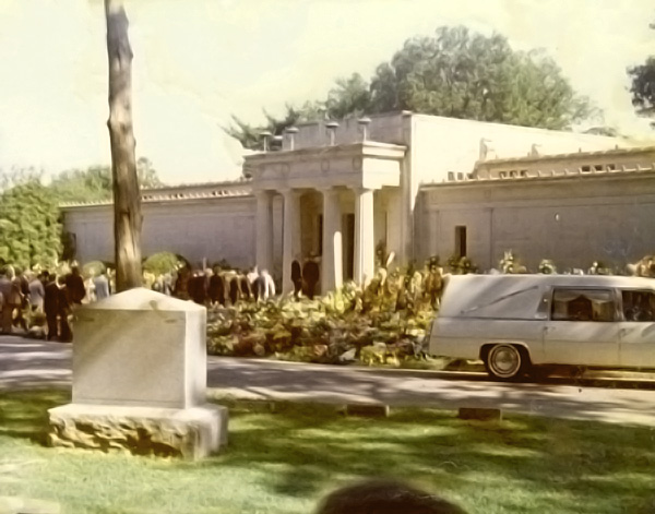 Elvis Presley Beerdigung auf dem Forest Hill Friedhof am 18. August 1977