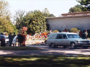Elvis Presley Beerdigung auf dem Forest Hill Friedhof am 18. August 1977