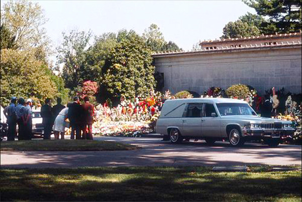 Elvis Presley Beerdigung auf dem Forest Hill Friedhof am 18. August 1977