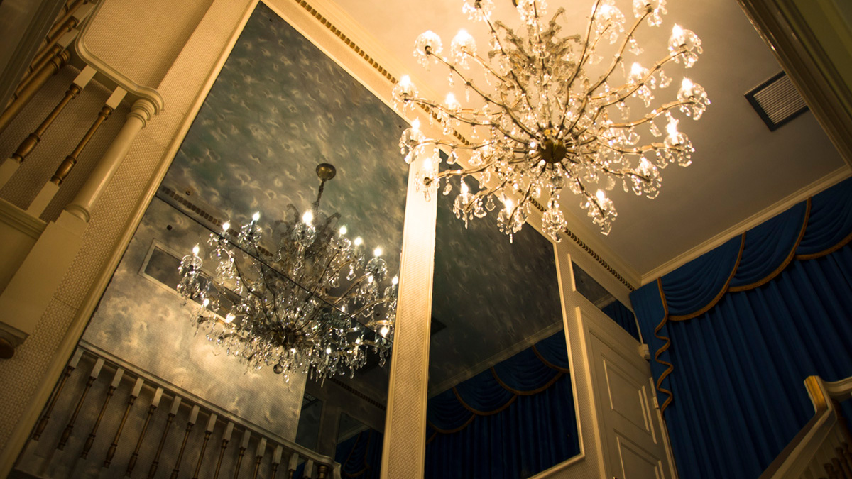 Das opulente Treppenhaus des Elvis-Anwesens
