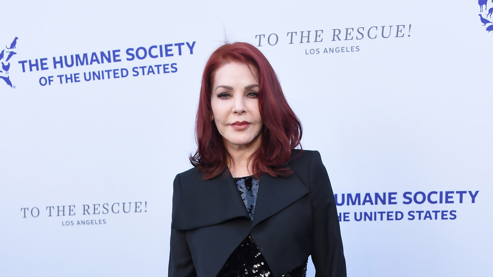 Priscilla Presley spricht sich selbst in der Netflix-Serie "Agent Elvis"