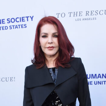 Priscilla Presley spricht sich selbst in der Netflix-Serie "Agent Elvis"