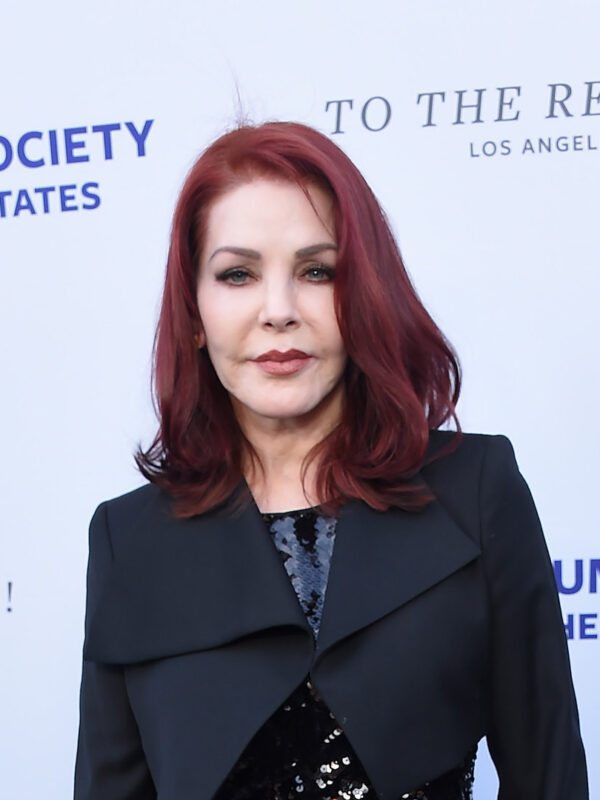 Priscilla Presley spricht sich selbst in der Netflix-Serie "Agent Elvis"
