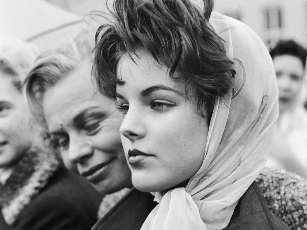 Priscilla Presley im Jahr 1960 in Deutschland, sie ist 15 Jahre alt.