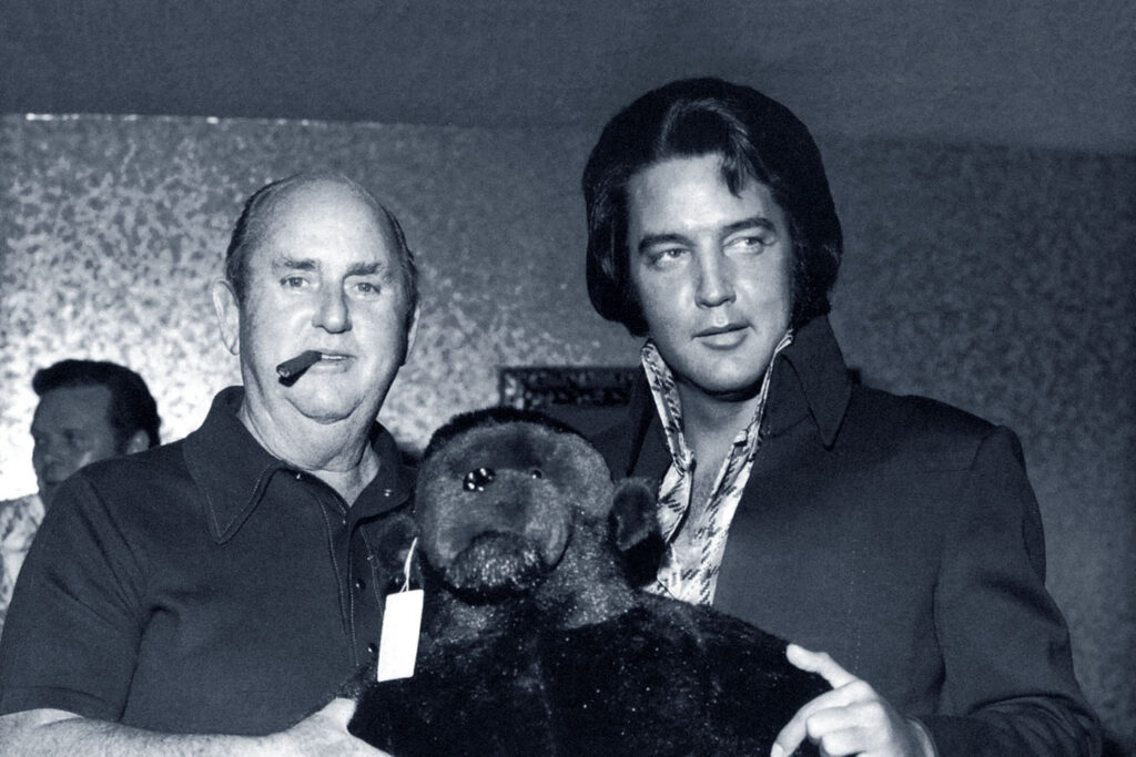 Manager Colonel Tom Parker und Elvis Presley im Stax-Studio in Memphis im Dezember 1973