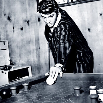 Elvis Presley plays Billard