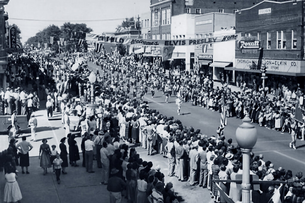 Elvis Presley Day: Die Parade auf der Main Street in Tupelo – 26. September 1956