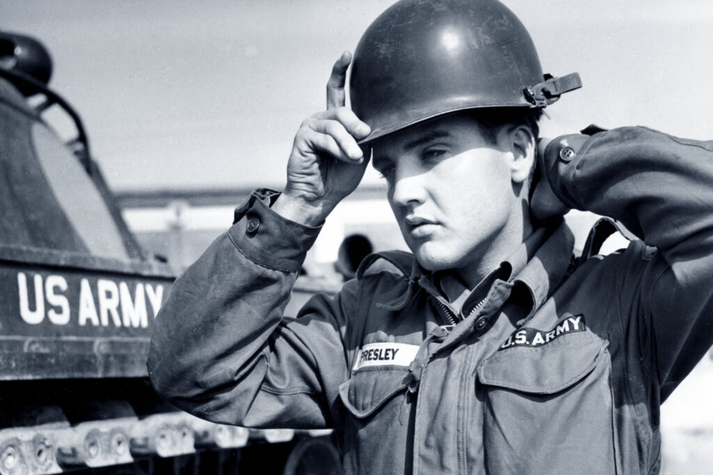 Elvis wird im 2. Panzerbataillon (37th Armor, 2nd Armored Division) zum Panzerfahrer ausgebildet