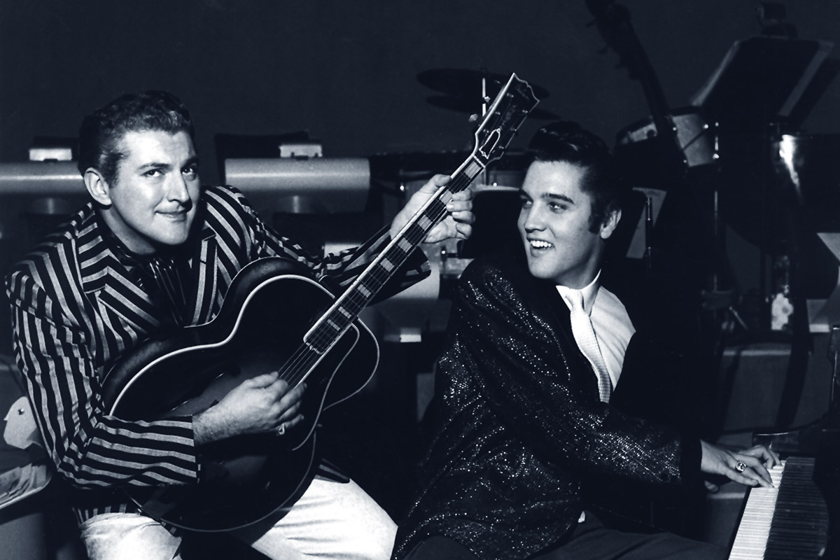 Liberace und Elvis posieren für die Presse im Riviera Hotel 1956