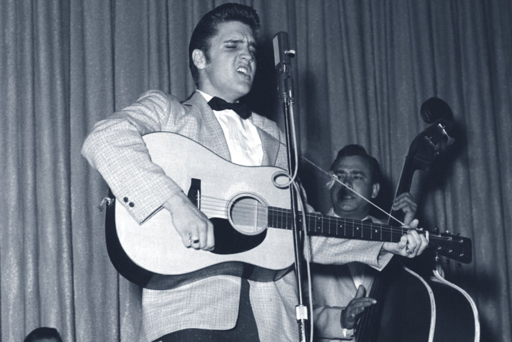 Elvis und Bill Black Live On Stage im Venus Room des New Frontier im April 1956