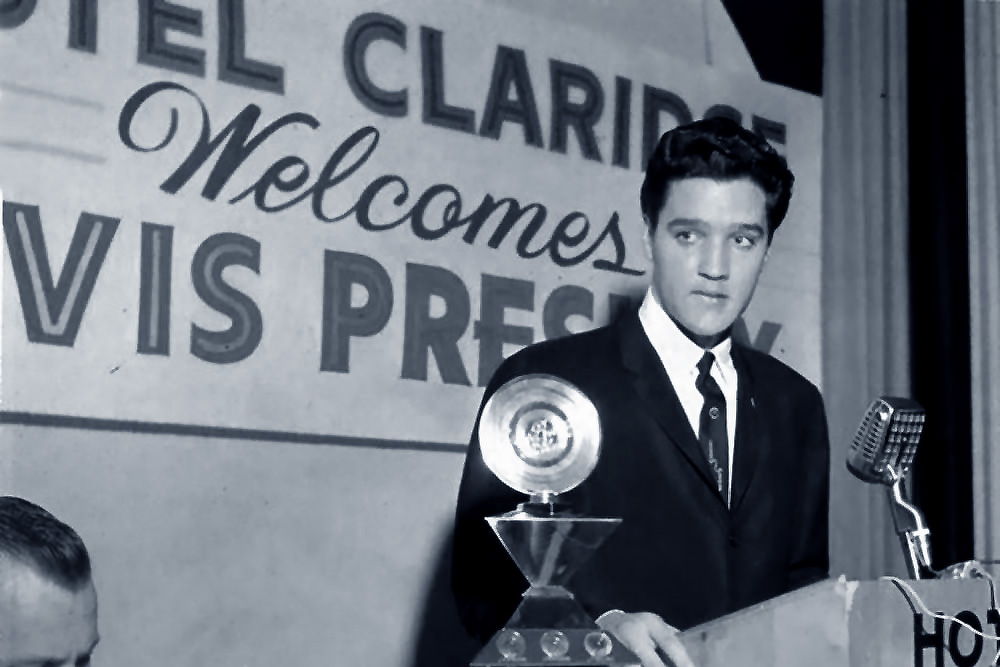 Elvis während der Pressekonferenz zur Benefizveranstaltung
