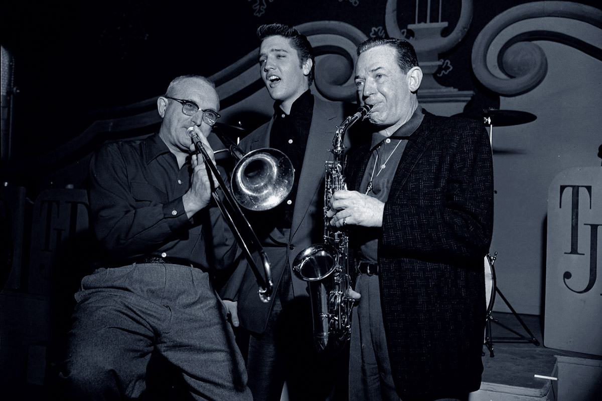 Elvis mit den Gastgebern Tommy und Jimmy Dorsey
