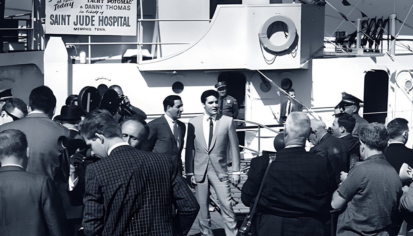 Elvis übergibt die Jacht an Danny Thomas, 14. Februar 1964
