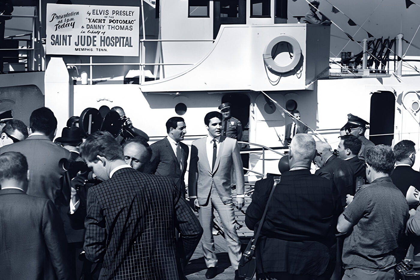 Elvis übergibt die Jacht an Danny Thomas, 14. Februar 1964