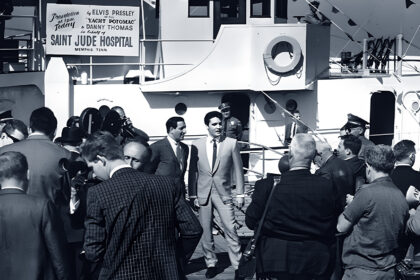Elvis übergibt die Jacht an Danny Thomas, 14. Februar 1964