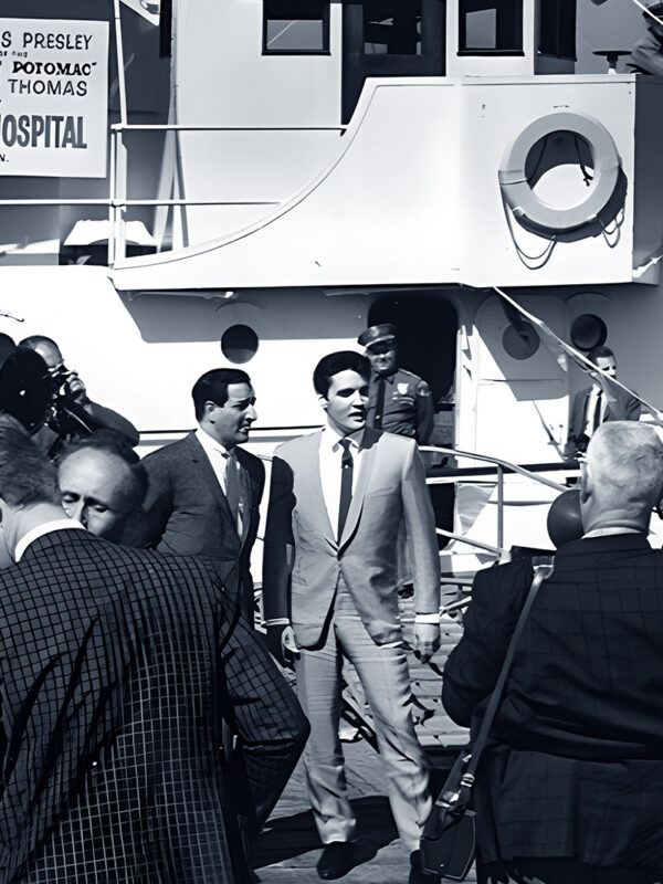 Elvis übergibt die Jacht an Danny Thomas, 14. Februar 1964