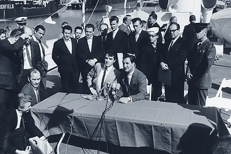 Elvis und Danny Thomas während der Pressekonferenz am 14. Februar 1964