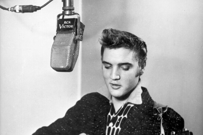 Elvis Presley im RCA Victor Studio A (alias Studio 1) in New York City am 01. Dezember 1955.