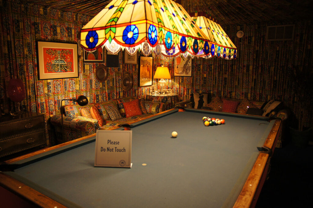 Der berühmte Billard-Raum im Keller des Elvis-Anwesens Graceland zieht auch heute noch viele Besucher in seinen Bann