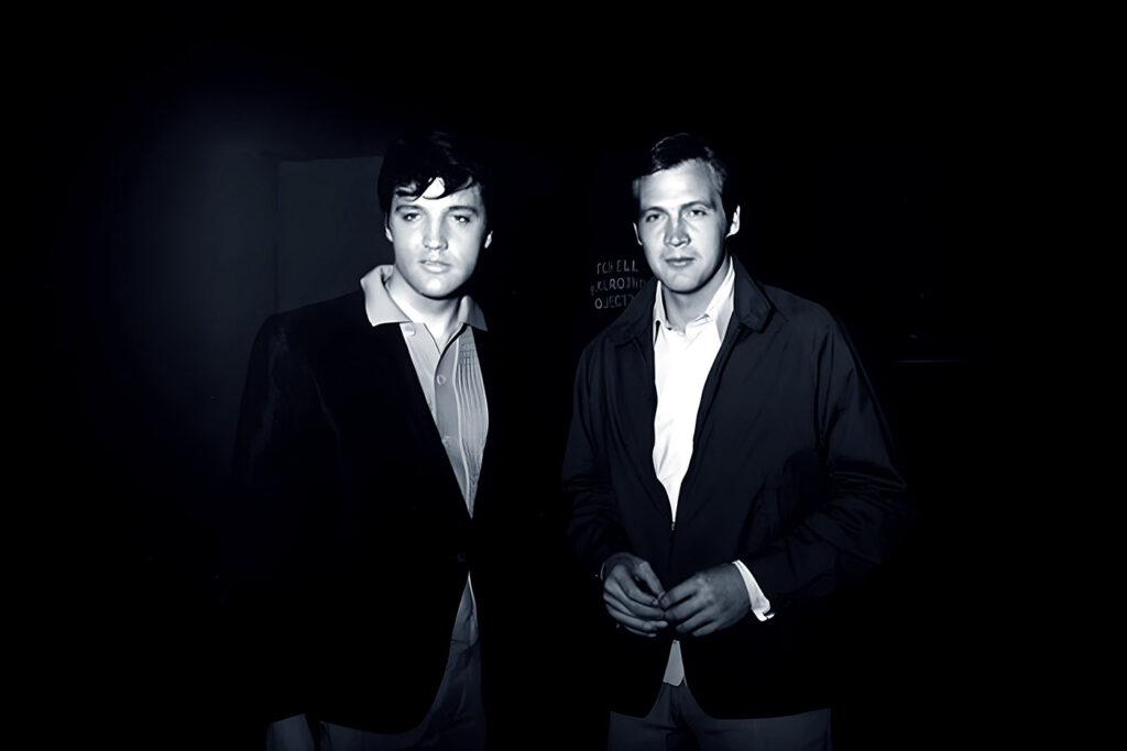 Elvis mit Lee Majors am Set von "Clambake" im Jahr 1967