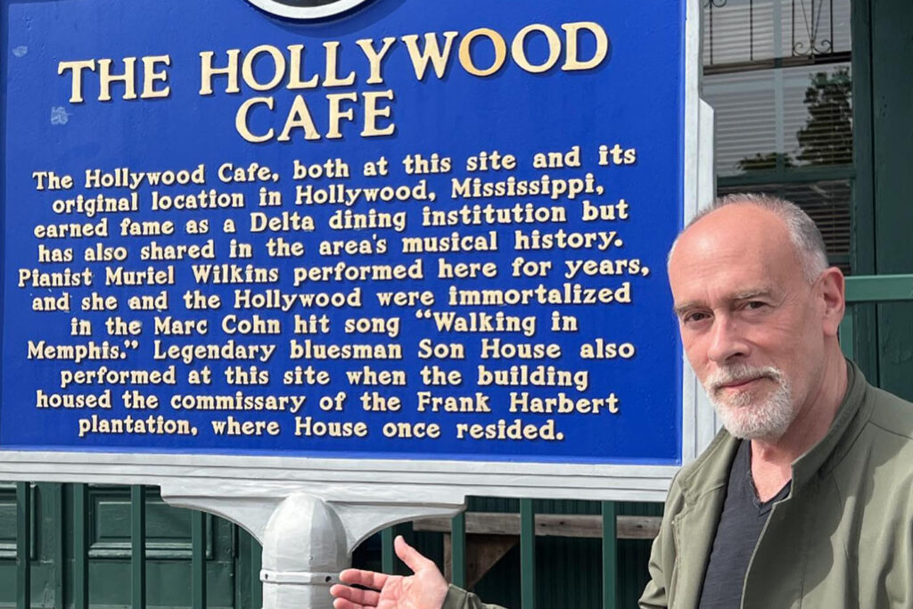 Marc Cohn vor dem Hollywood Café in Tunica County, Mississippi