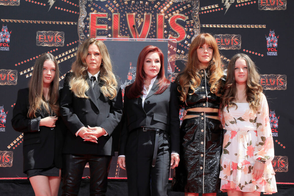 Finley Lockwood, Lisa Marie Presley, Priscilla Presley, Riley Keough und Harper Lockwood