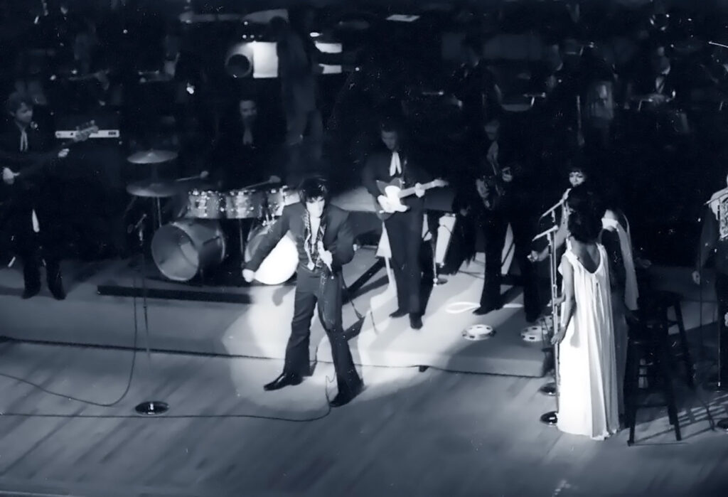 Elvis Presley und die Sweet Inspirations 1969 im International Hotel, Las Vegas