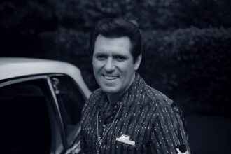 Charlie Hodge Biographie