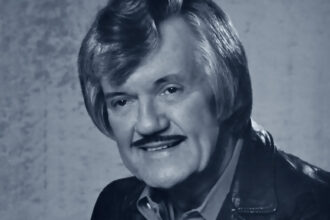 J. D. Sumner Biographie