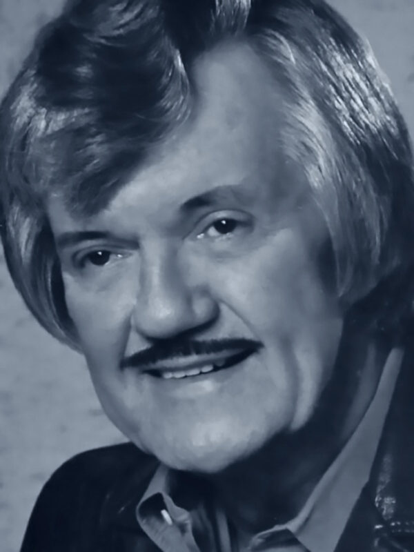 J. D. Sumner Biographie