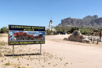 Apache Junction, Superstition Mountain Museum